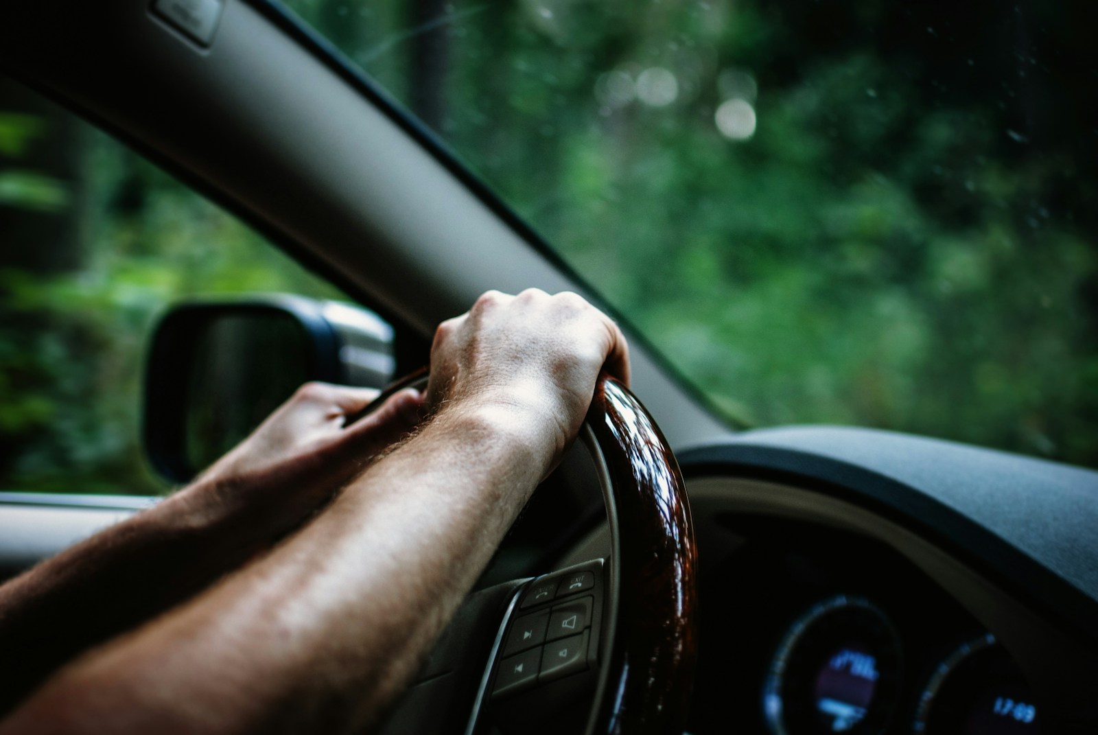 Trouvez le meilleur taux de crédit auto grâce à un comparatif de plateformes de crédit auto