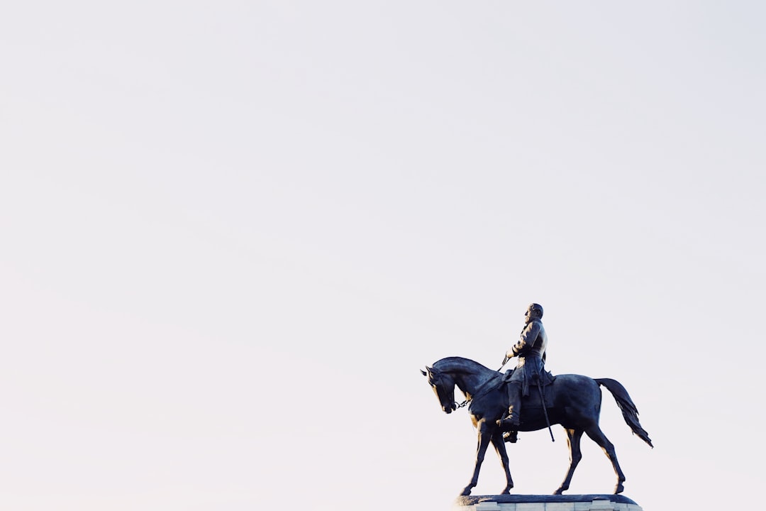 Comment assurer son cheval en 2025 : guide complet pour bien choisir